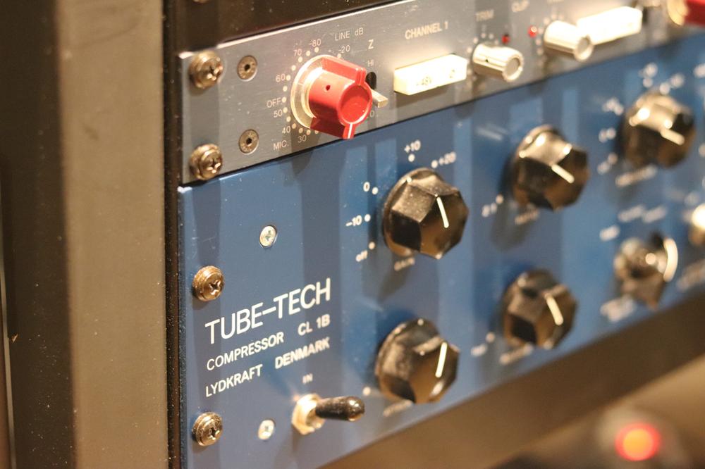 도츠뮤직 녹음실 장비 — Tube-Tech CL 1B 컴프레서